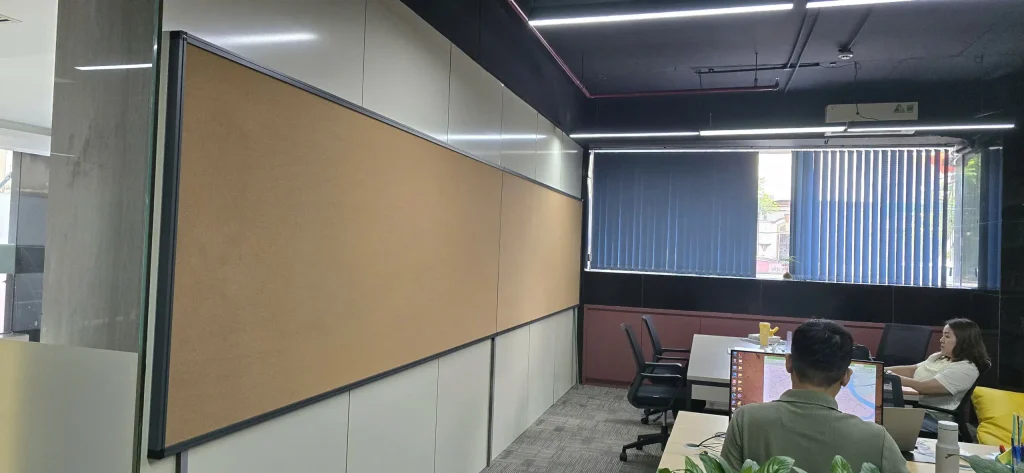 Lợi Ích Của Việc Trang Bị Bảng Ghim Tài Liệu Cho Phòng Họp Doanh Nghiệp 4 bảng ghim tài liệu