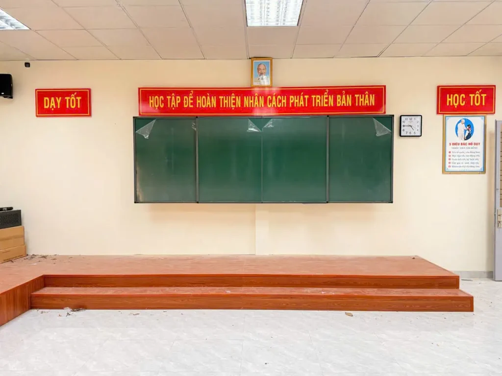 Tổng Hợp Các Mẫu Bảng Trượt Ngang, Bảng Trượt Dọc Phòng Học Thông Minh 2026 1 bảng trượt ngang