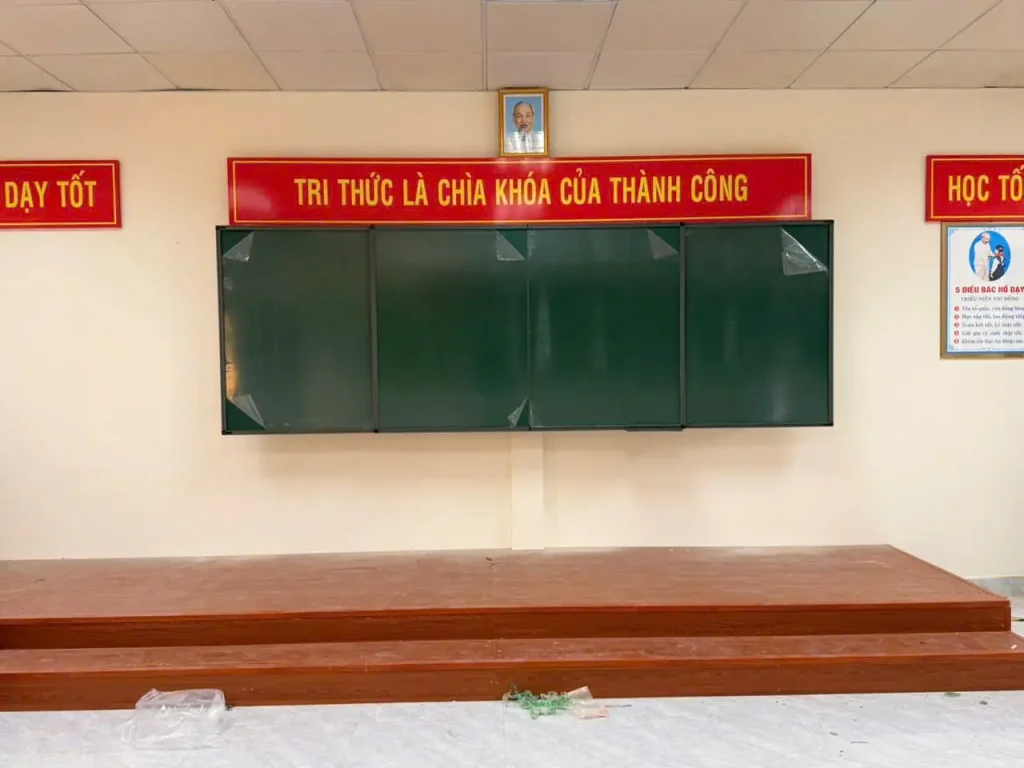 Tổng Hợp Các Mẫu Bảng Trượt Ngang, Bảng Trượt Dọc Phòng Học Thông Minh 2026 3 bảng trượt ngang